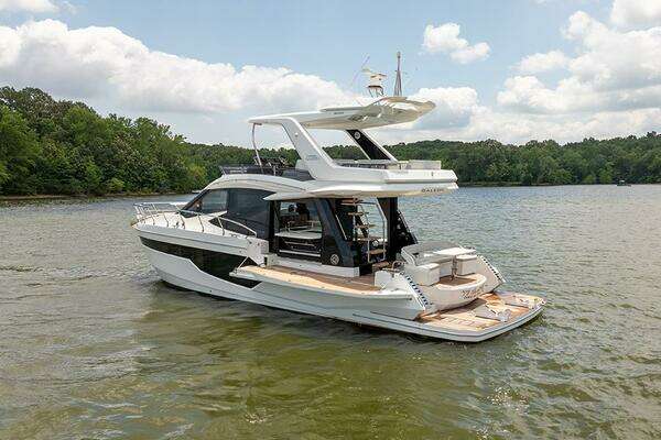 Galeon 500 Fly Yacht For Sale