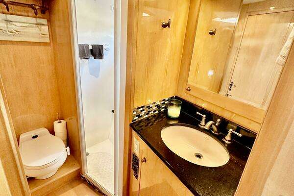 Jefferson 52 Pilot House Yacht For Sale