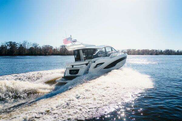 Galeon 425 HTS Yacht For Sale