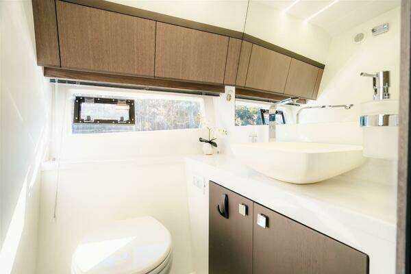 Galeon 425 HTS Yacht For Sale