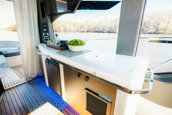 Galeon 425 HTS Yacht For Sale