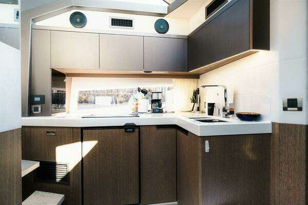 Galeon 425 HTS Yacht For Sale