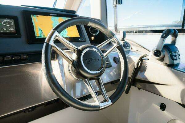 Galeon 425 HTS Yacht For Sale