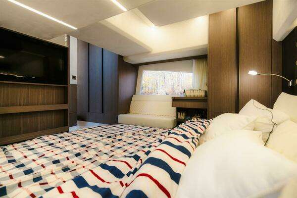 Galeon 425 HTS Yacht For Sale