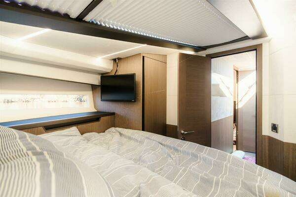 Galeon 425 HTS Yacht For Sale