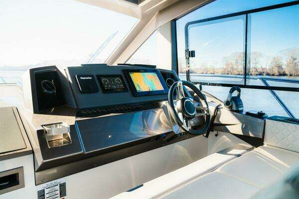 Galeon 425 HTS Yacht For Sale