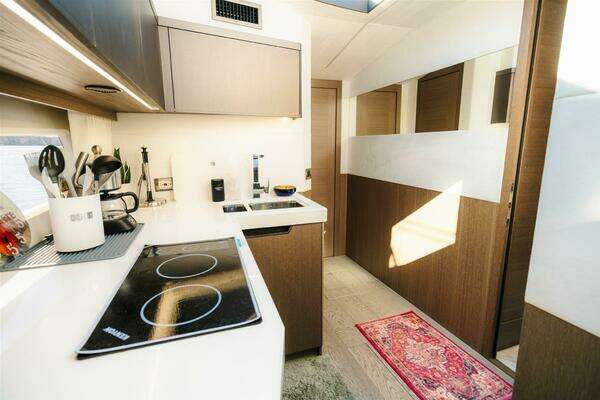 Galeon 425 HTS Yacht For Sale