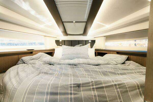 Galeon 425 HTS Yacht For Sale