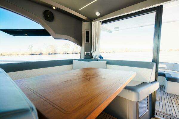 Galeon 425 HTS Yacht For Sale