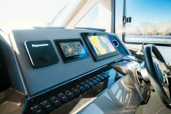 Galeon 425 HTS Yacht For Sale