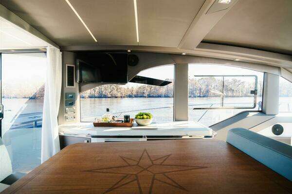 Galeon 425 HTS Yacht For Sale