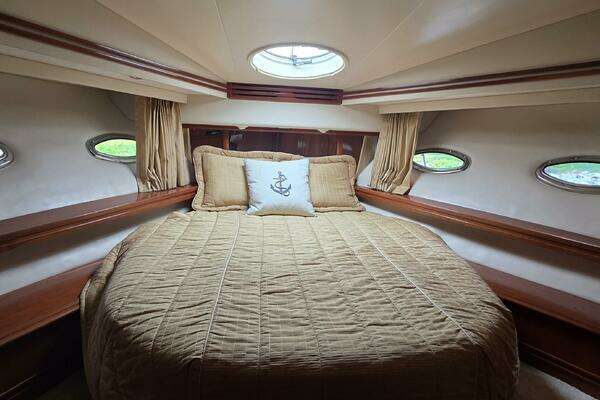 Carver Voyager Yacht For Sale