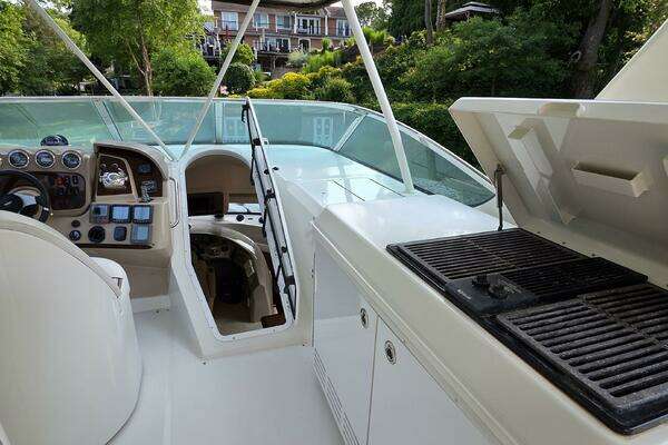 Carver Voyager Yacht For Sale