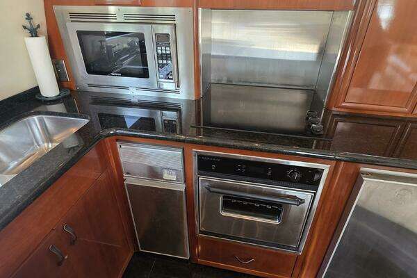 Carver Voyager Yacht For Sale