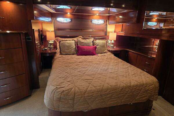Carver Voyager Yacht For Sale