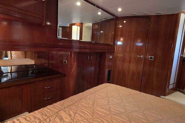 Carver Voyager Yacht For Sale