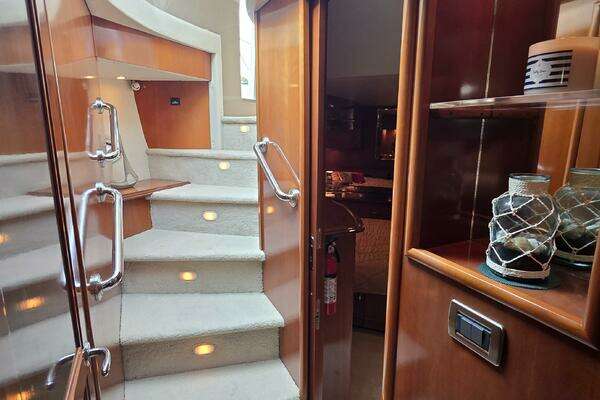 Carver Voyager Yacht For Sale