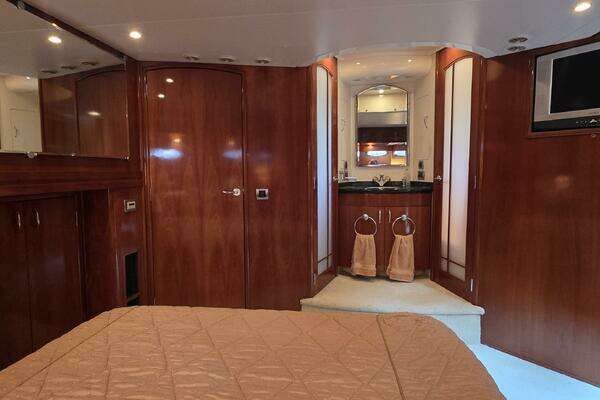 Carver Voyager Yacht For Sale