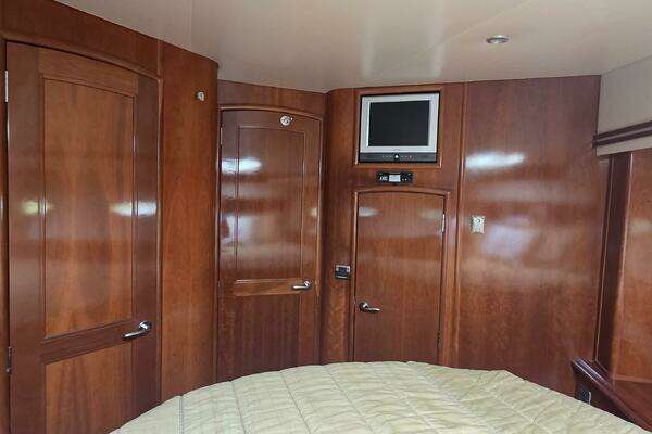 Carver Voyager Yacht For Sale