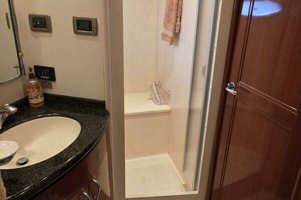 Carver Voyager Yacht For Sale