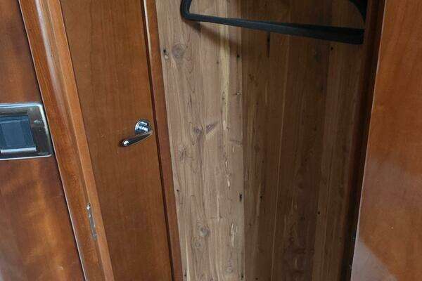 Carver Voyager Yacht For Sale