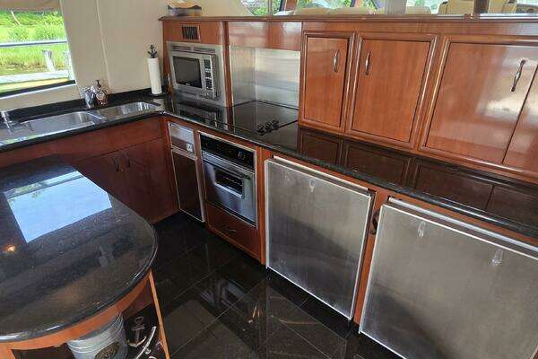 Carver Voyager Yacht For Sale