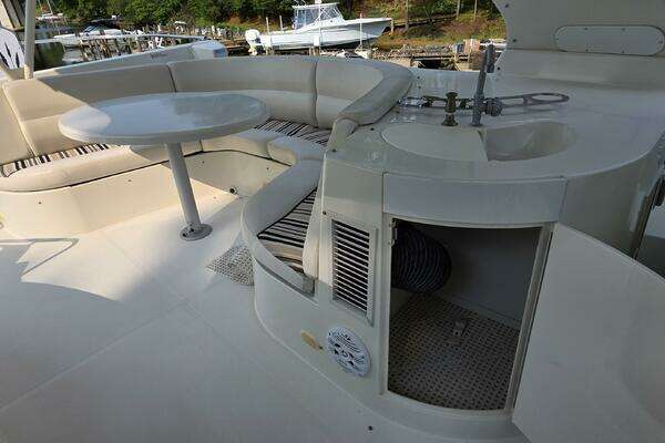 Carver Voyager Yacht For Sale