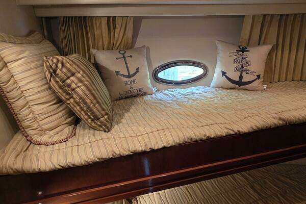 Carver Voyager Yacht For Sale