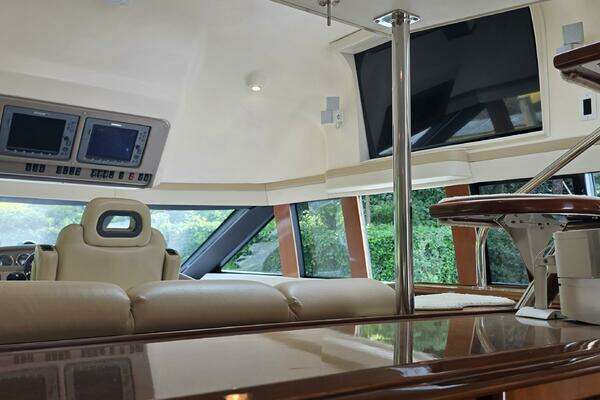 Carver Voyager Yacht For Sale