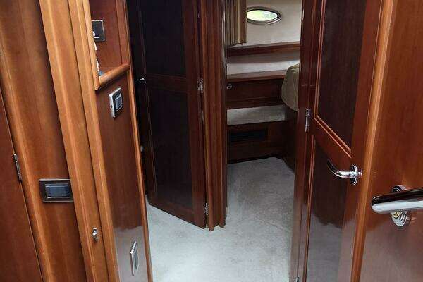 Carver Voyager Yacht For Sale