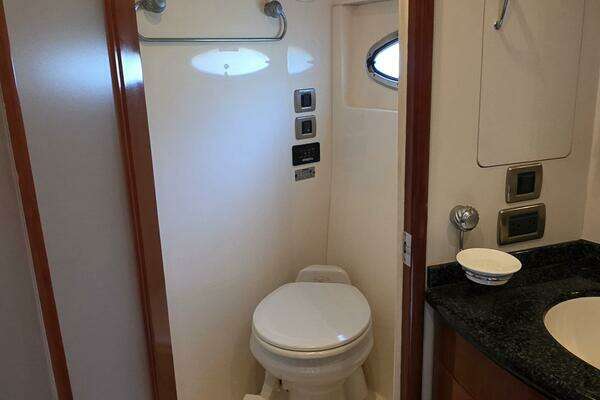 Carver Voyager Yacht For Sale