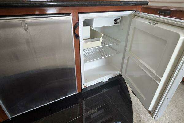 Carver Voyager Yacht For Sale