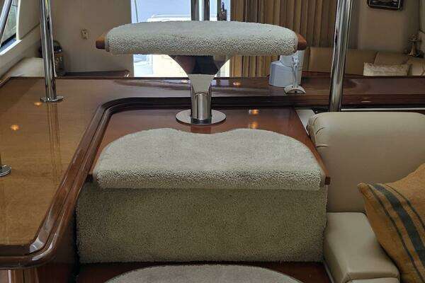 Carver Voyager Yacht For Sale