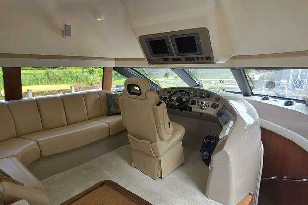 Carver Voyager Yacht For Sale