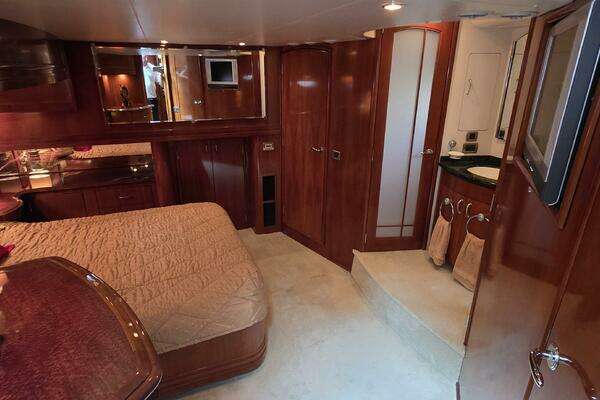 Carver Voyager Yacht For Sale