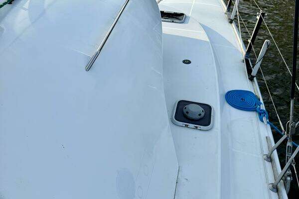 Photo of the 2004 Lagoon 380 "Wander Cat"