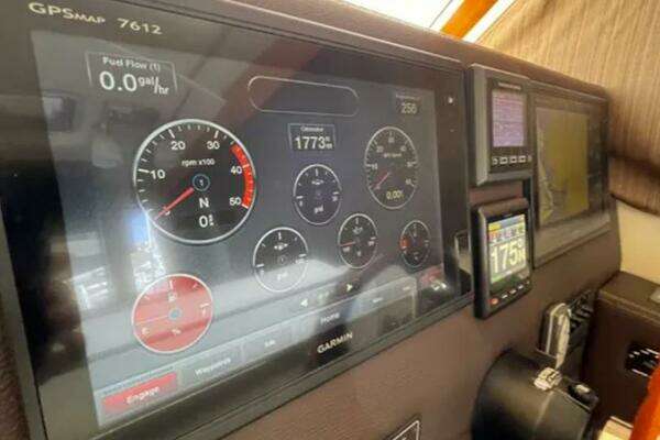 Cutwater 30 CB LE Yacht For Sale
