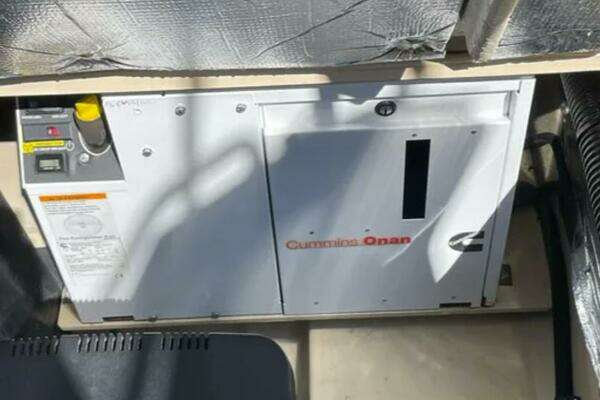 Cutwater 30 CB LE Yacht For Sale