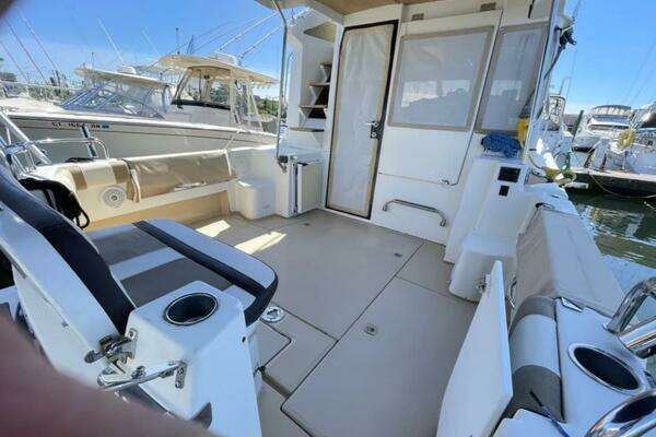 Cutwater 30 CB LE Yacht For Sale