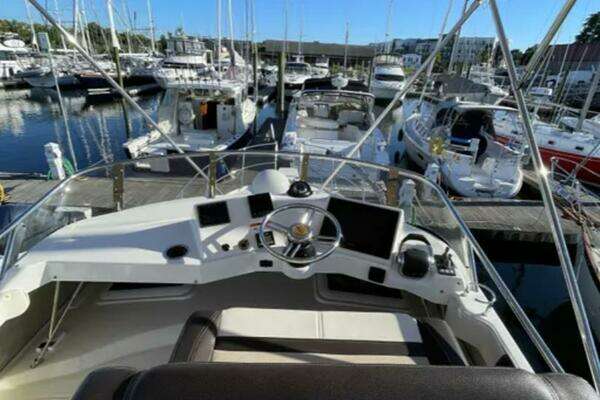 Cutwater 30 CB LE Yacht For Sale