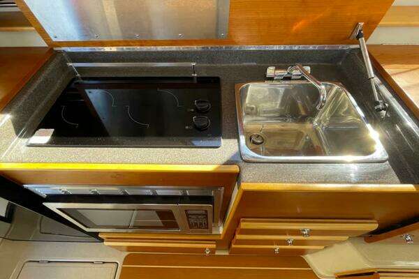 Cutwater 30 CB LE Yacht For Sale