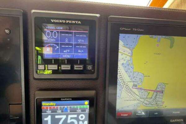 Cutwater 30 CB LE Yacht For Sale