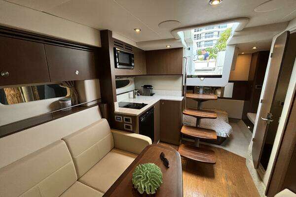 Sea Ray 350 Sundancer Yacht For Sale