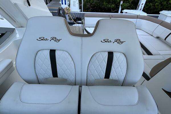 Sea Ray 350 Sundancer Yacht For Sale