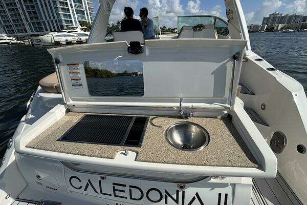 Sea Ray 350 Sundancer Yacht For Sale