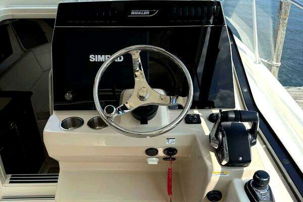 Boston Whaler 325 Conquest Yacht For Sale