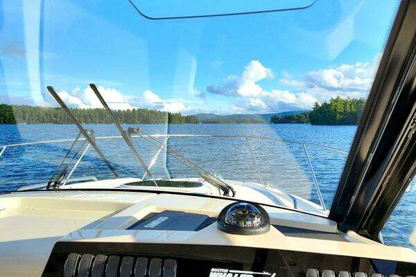 Boston Whaler 325 Conquest Yacht For Sale