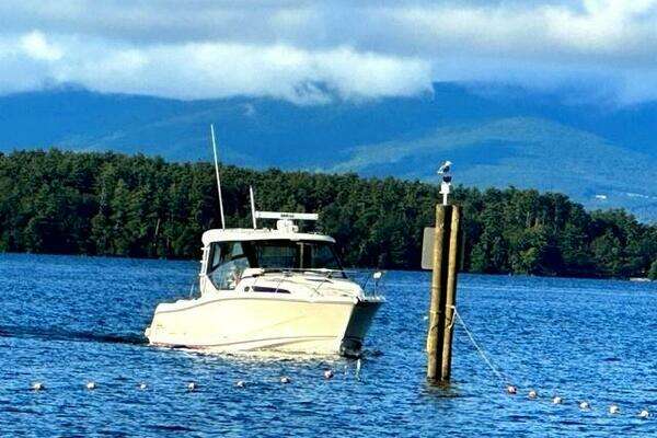 Boston Whaler 325 Conquest Yacht For Sale