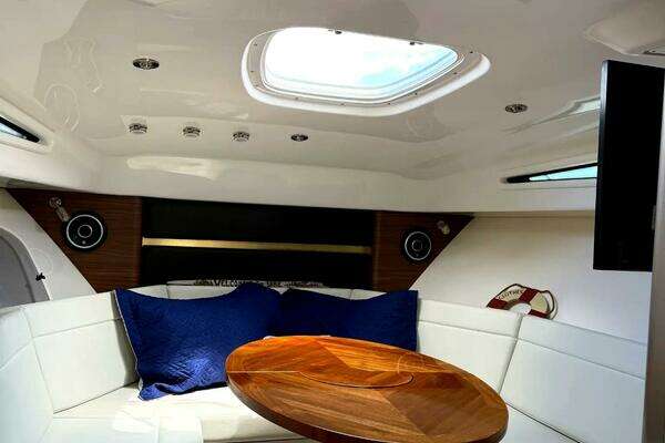 Boston Whaler 325 Conquest Yacht For Sale