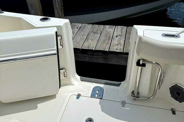 Boston Whaler 325 Conquest Yacht For Sale